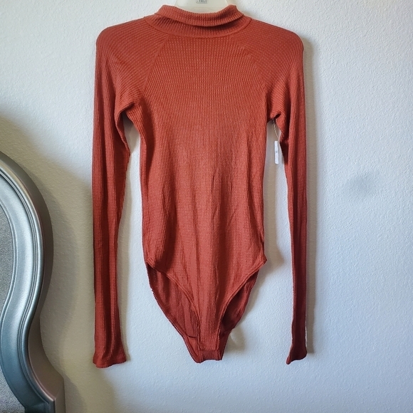 Free People New Burnt Orange Fall Long Sleeve Turtle Neck Ribbed Bodysuit L - Picture 2 of 6
